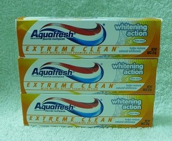 Kem đánh răng làm trắng Aquafresh Extreme Clean Whitening Action 